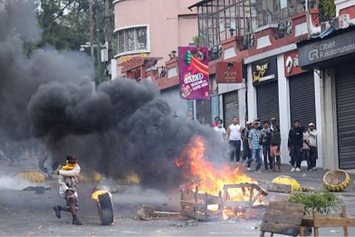 مدغشقر: جيل زاد يقاطع الحوار الوطني ويدعو إلى إضراب عام مدغشقر: جيل زاد يقاطع الحوار الوطني ويدعو إلى إضراب عام