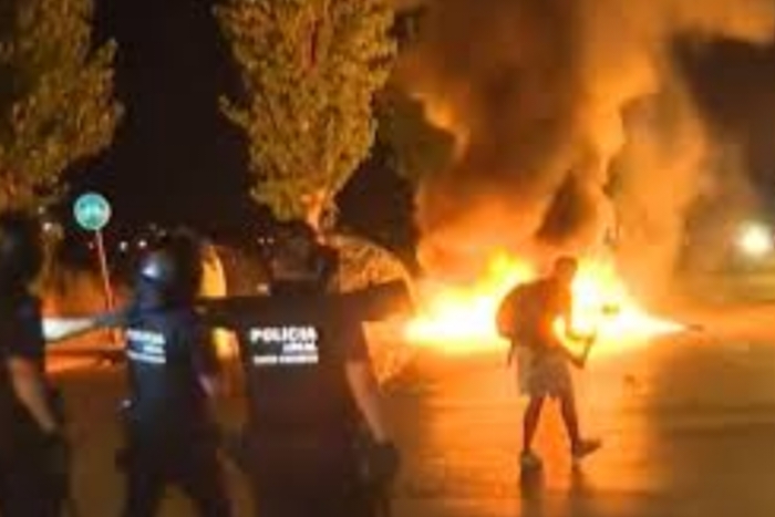 مطاردة المغاربة في جنوب إسبانيا: حملة كراهية وعنصرية يؤجج نارها اليمين المتطرف مطاردة المغاربة في جنوب إسبانيا: حملة كراهية وعنصرية يؤجج نارها اليمين المتطرف