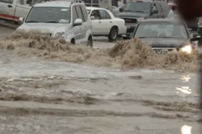 الأمطار الغزيرة تجبر السلطات التونسية إغلاق المدارس في العديد من الولايات